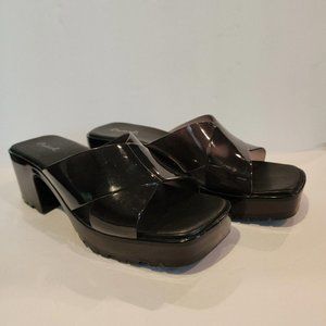 WOMENS QUPID BLACK CRISS CROSS SANDAL WITH BLOCK HEEL SHOES - SIZE 7M